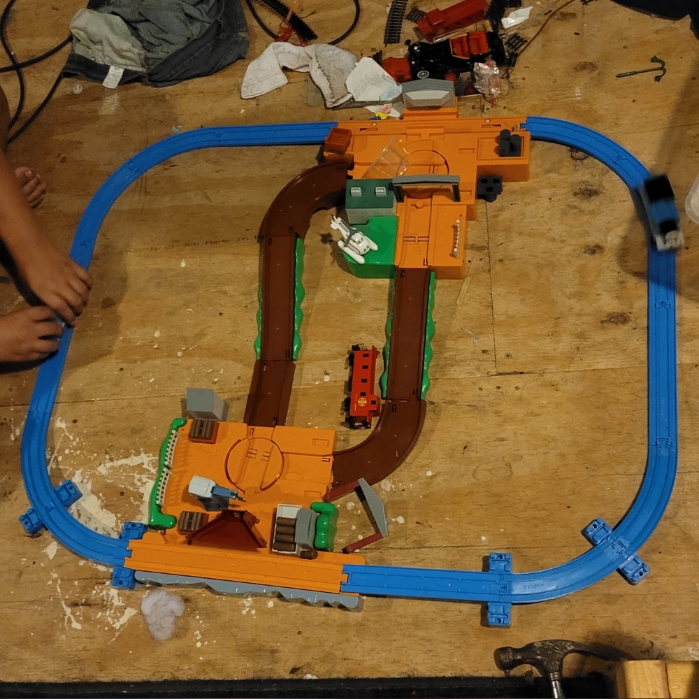 Thomas at the Timber Yard 2002 Train Engine Set Tomy